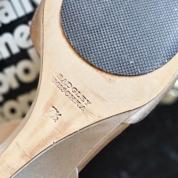 Badgley Mischka Satin & Crystal Embellished Wedge Heels Pearl Color 7.5 - Picture 9 of 9